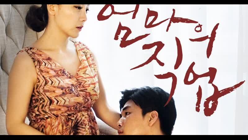 Екі адам бір жігітті ұрсып жатыр