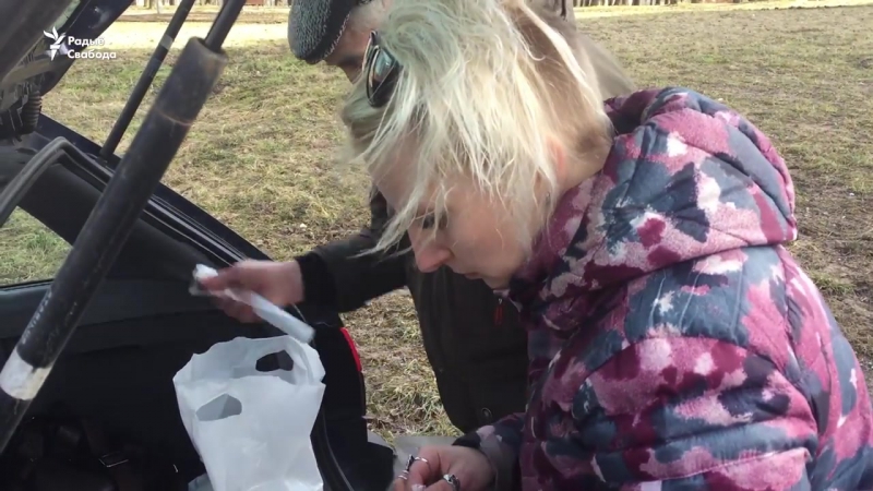 «як маці мне вельмі балюча і крыўдна, але я ганаруся сынам», сваякі нясуць перадачы на акрэсьціна