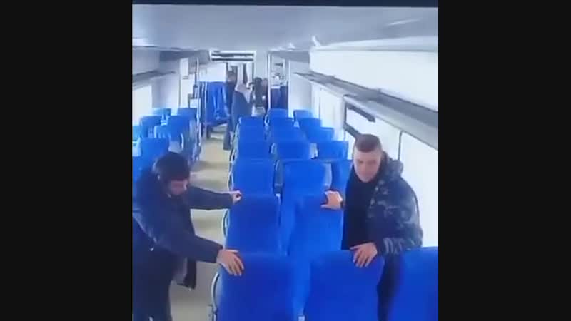 Вандализм в электричке!