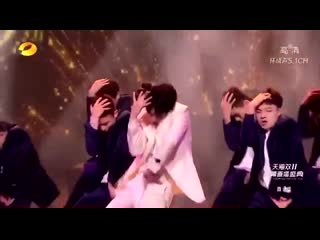 纯享 王一博散落的华服versace on the floor 2020天猫双11开幕直播盛典 globalshoppingfestival2020 หวังอี้ป๋อ 王一博 wangyibo globalshopingfestival2020