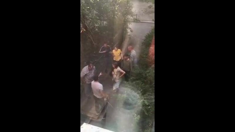 Валите с нашего двора алкашня!