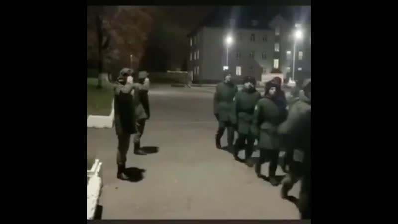 Чеченцы строят русских и заставляют "служить ичкерии"