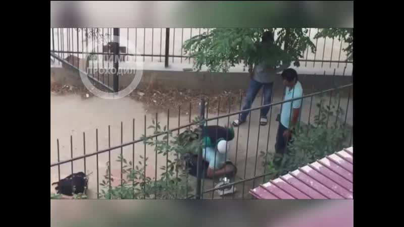 Актау нашел своего героя парень спасает прохожего от грабежа казахстан