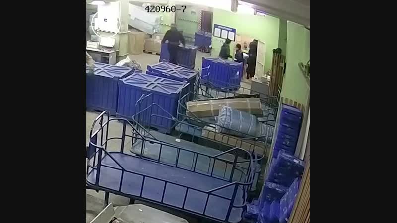 На почте россии поймали работников, воровавших телефоны из посылок