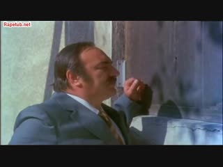 Помассировав груди дочери пекаря парень лишился работы