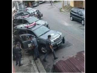 Policia do rj realiza uma chacina na favela