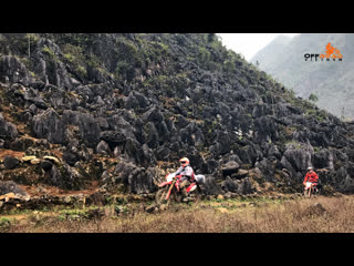 Dong van geopark in ha giang is one of the favourite places many dirtbike riders want to return it's so cool riding here! 👊