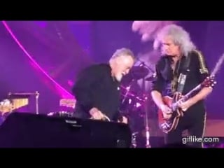 Dancing queen, young and sweet, only seventy