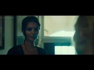 Эмили ратаковски (emily ratajkowski) в фильме "невидимка" (in darkness, 2018, энтони бирн) 1080p голая? грудь, декольте