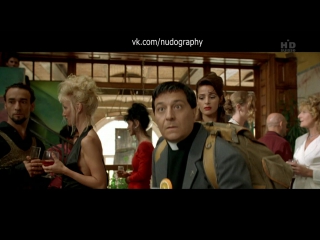 Девушки без лифчиков в фильме "между ангелом и бесом" (les anges gardiens, 1995, жан мари пуаре)