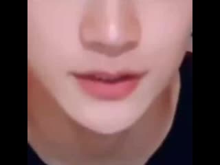 Chan's lips so aaaaaaaaa