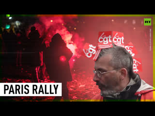 Flares blaze on paris streets as hundreds protest privatization & cutting public rail services