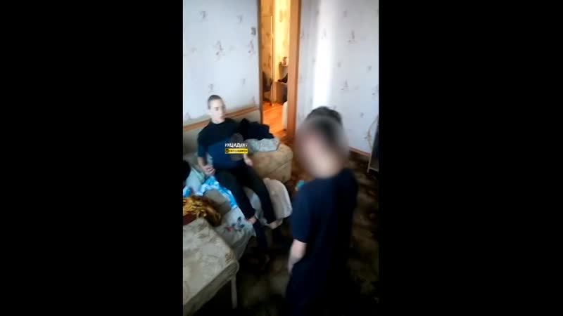 В новосибирске учащиеся колледжа избили молодые и поставили его на колени