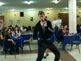 Колян танцует