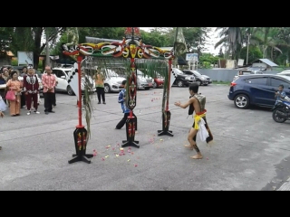 Ritual 《lawang sakepeng》 suku dayak ngaju