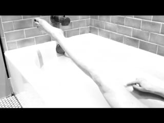 Секси девушка штучка загрузила секси видео нарезку из домашнего порно архива 2018 на сайт секс знакомства со своей попкой