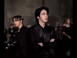 Mullet jin was perfect for the whole mots 7 concept because it captured even more of seokjin’s elegance and power and that’s why