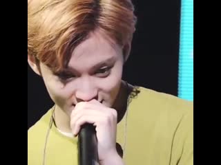The fact that mark lee never really cried so publicly but on his last dream show with 7dream, his tears rolled down his cheeks