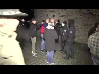 Wieder mal provokation und polizeigewalt gegen friedliche spaziergänger