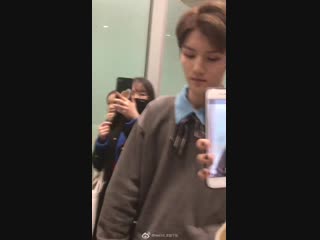 301018 ling chao's fancam @ hgh to pek arrival