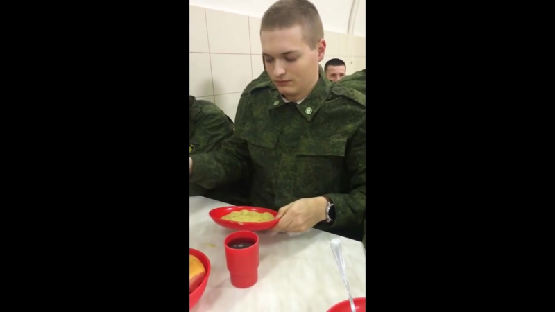Фокусы в армии (с пюрешкой)