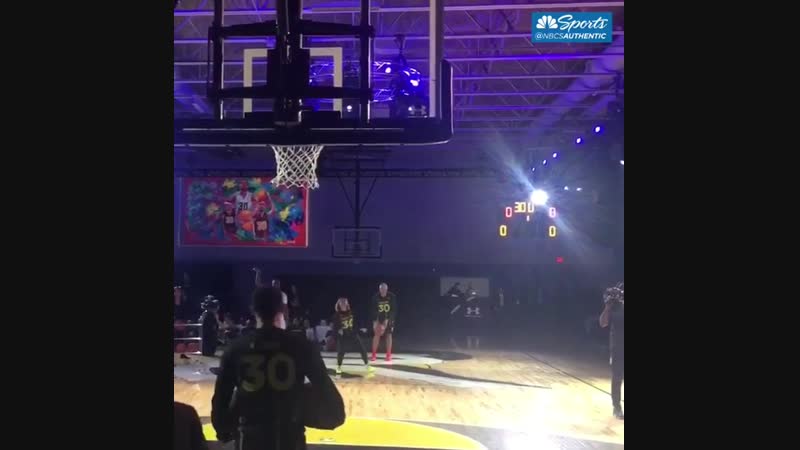 Соня карри (мама стефена карри) забивает с середины площадки