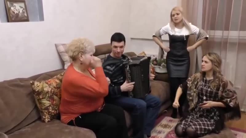 Ох девчата повеселили умницы а баянист ой просто чудо