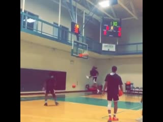 Завис в воздухе пацан