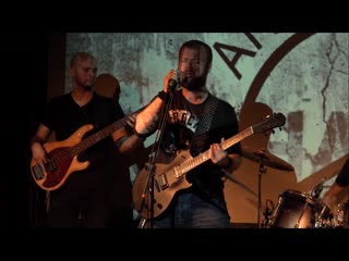 Wasted years (iron maiden) drummer goes crazy in the end)