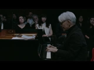 Трейлер ryuichi sakamoto async live at the park avenue armory