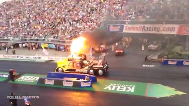 Реактивный грузовик на дрэг рейсинге