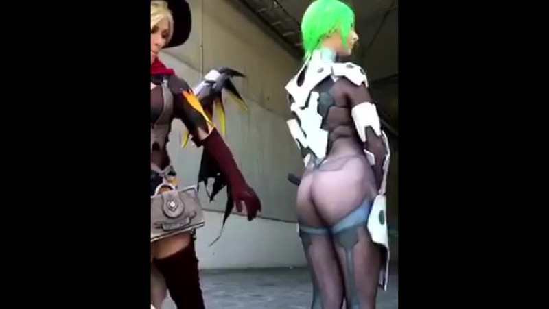 Cosplay genji vs mercy overwatch