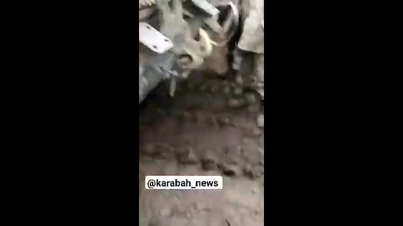 Азербайджанские солдаты взяли в плен армянского солдата