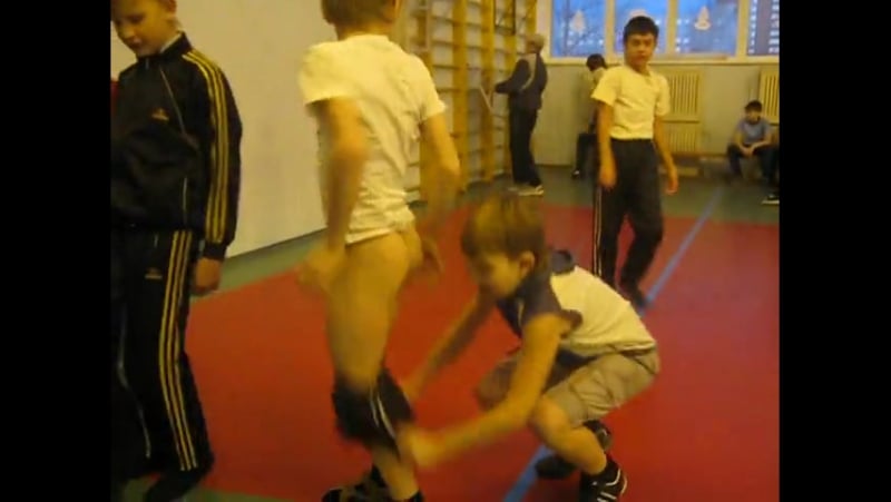 Снял шорты на уроке физры
