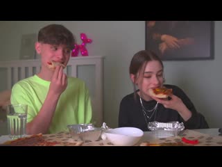 [dasha taran] mukbang + q&a with my brother⭐️ does he have a girlfriend? how old are we? what is my biggest dream?