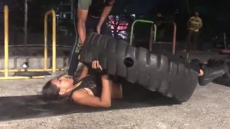 Тренироа нии шарма (nia sharma) 3