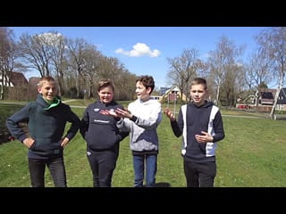 Crossbar challenge en in de sloot springen + hete peper eten