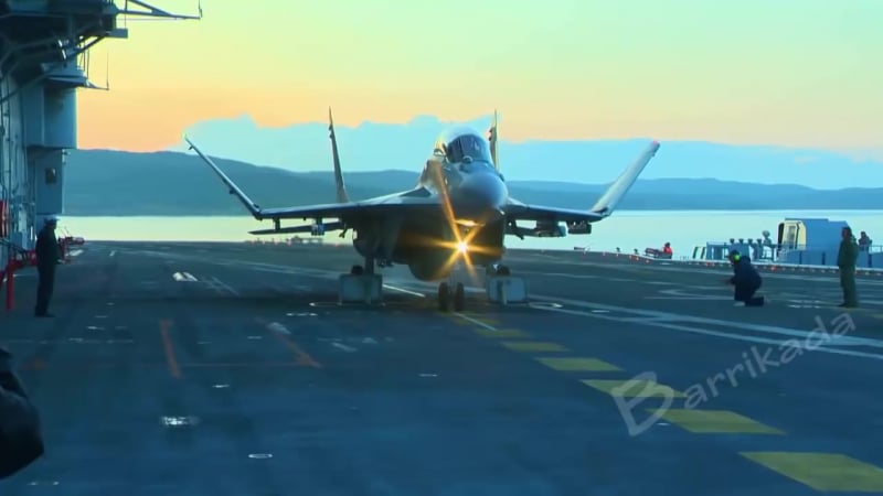 Тот, что навел шороху потрясающие кадры с палубы "aдмиpала кузнецова"