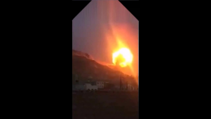 Йемен авиаудар ввс саудовской аравии по складам близ саны мощный взрыв и ударная волна май 2015 (другой ракурс)