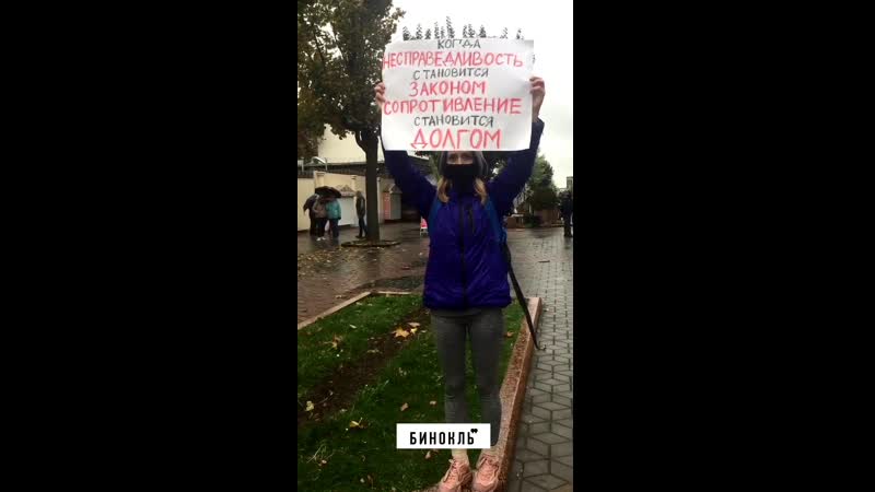 Девушка с плакатом в бресте