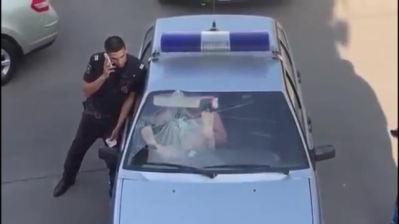 Такая пьяная баба и коня на скаку остановит