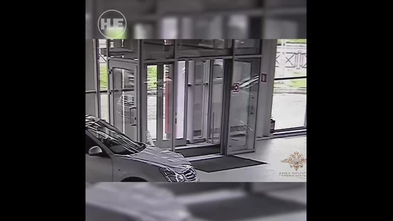 Под ярославлем парень ограбил автосалон на 5 млн рублей