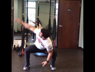 Great thoracic spine mobility drill from the squat