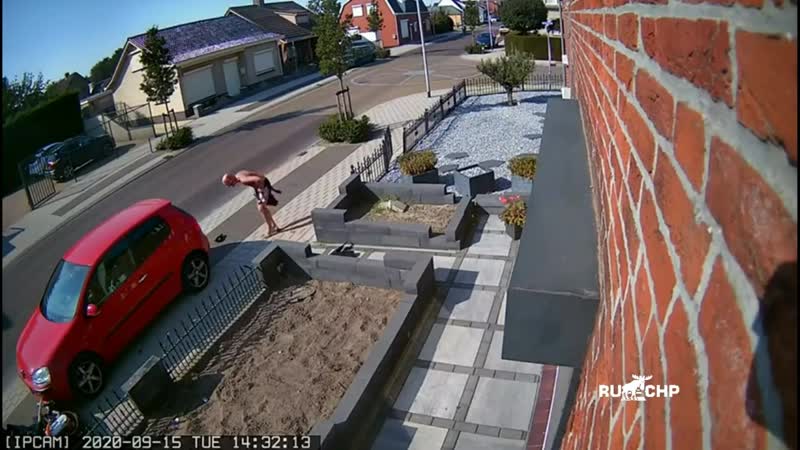 Неудачное падение со скутера на кованый забор