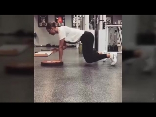 Тренироа в трен зале