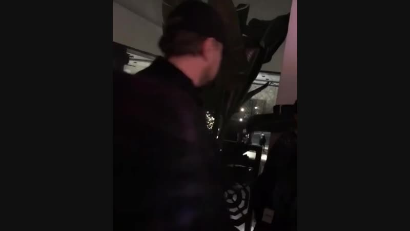 Леонардо дикаприо прошлым вечером на фестивале one peace festival в la в отеле mayfair hotel