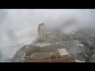 Таймлапс урагана на берегу моря