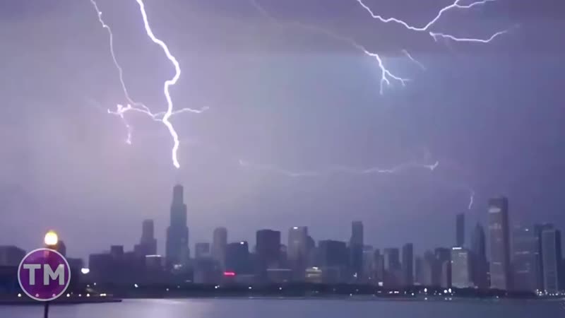 Удары молнии сняты на камеру