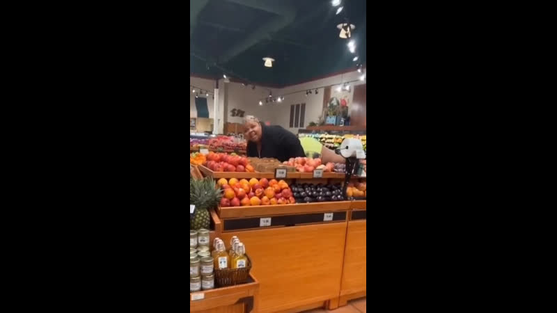 В этом году walmart закрыла 21 торговую точку по всей территории сша, в том числе четыре в чикаго!