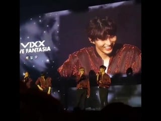 170512 vixx live fantasia daydream, leo is smiling sooo cute